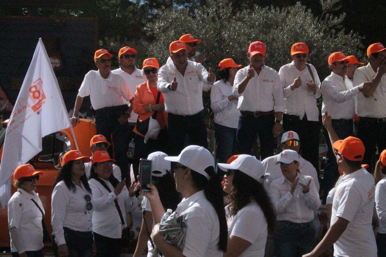 Encabeza Eduardo Zendejas contingente de la Sección 8 en desfile