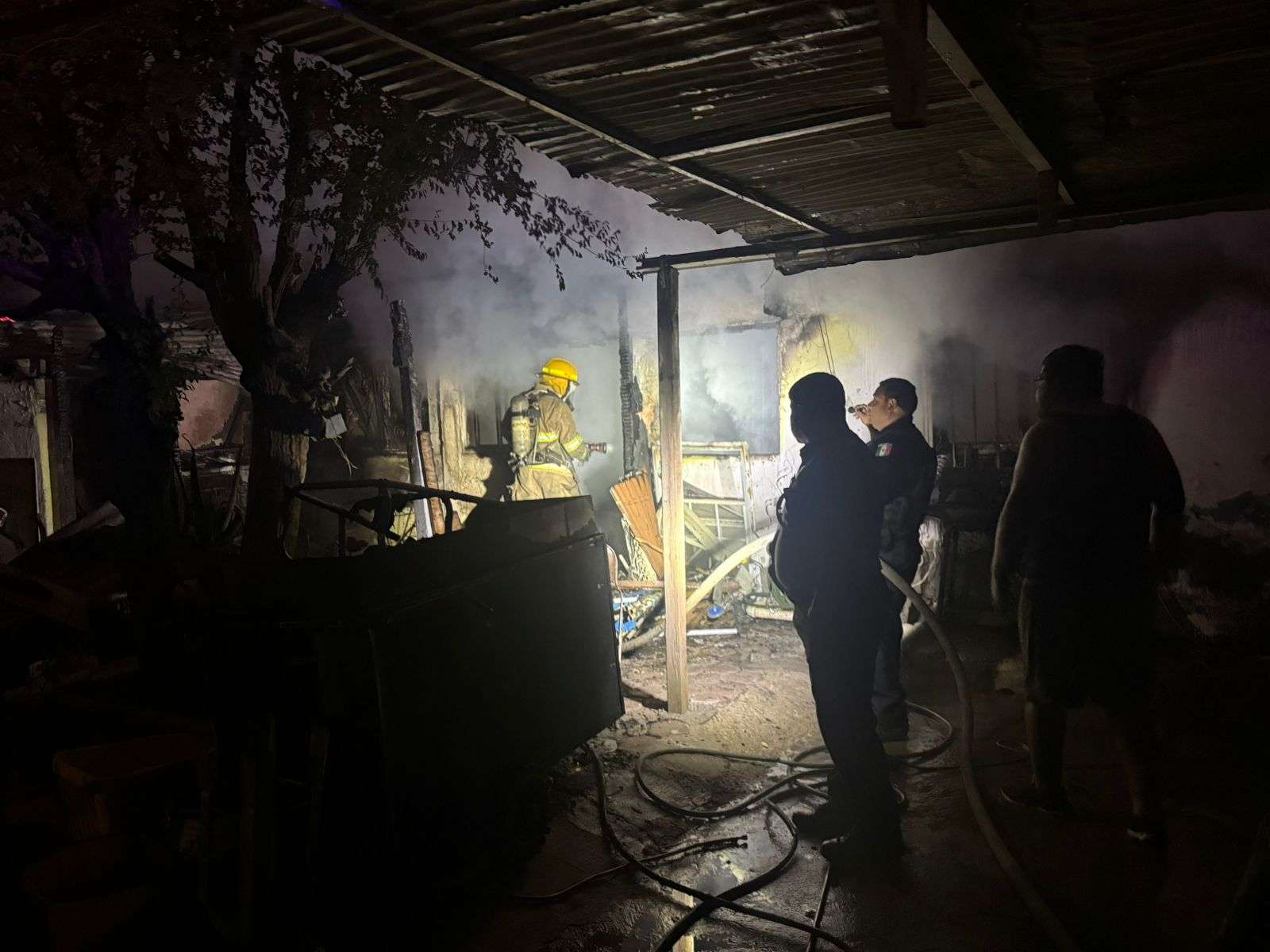 Muere adolescente en incendio de su casa en la colonia Luis Echeverría
