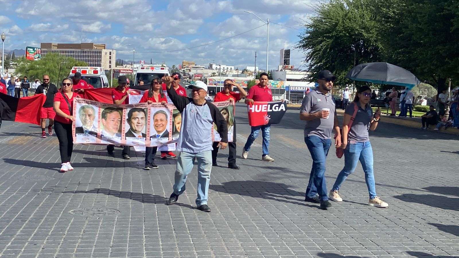 Protesta contingente de telefonistas y del Monte de Piedad en el Ángel