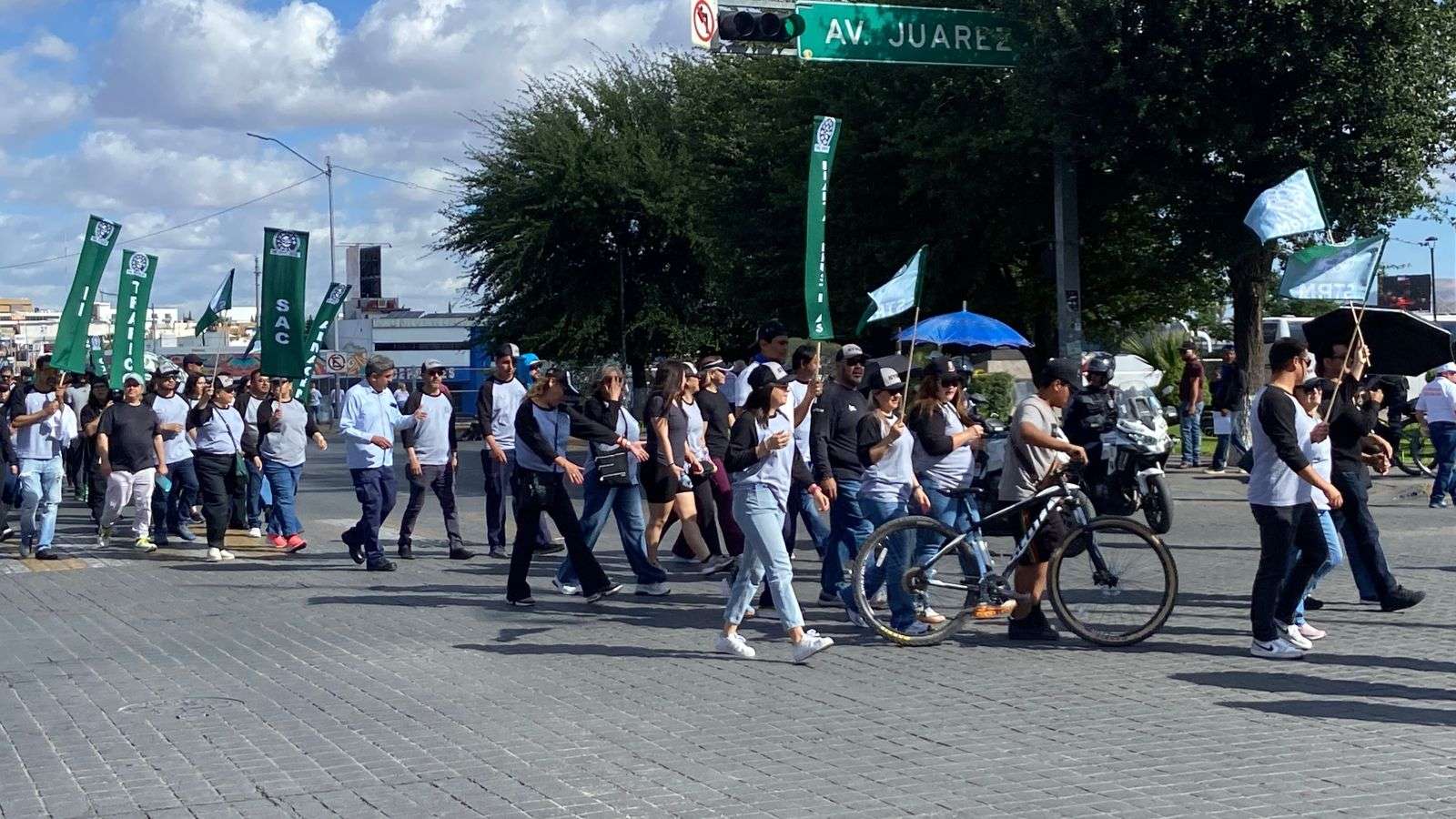 Protesta contingente de telefonistas y del Monte de Piedad en el Ángel