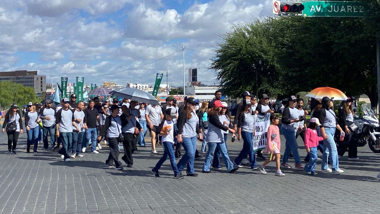 Protesta contingente de telefonistas y del Monte de Piedad en el Ángel