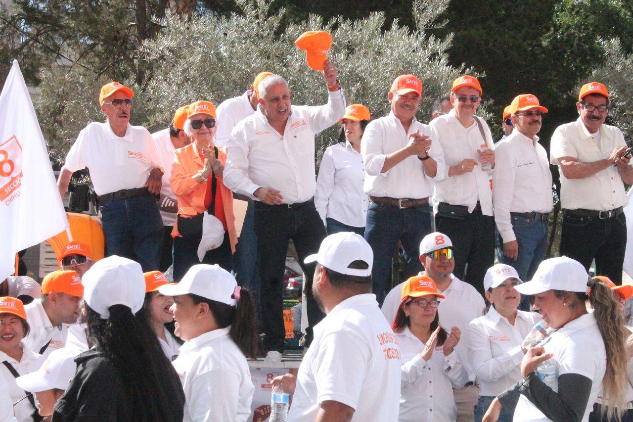 Encabeza Eduardo Zendejas contingente de la Sección 8 en desfile