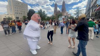 Conquista el Doctor Simi el centro histórico con sus pasos prohibidos 