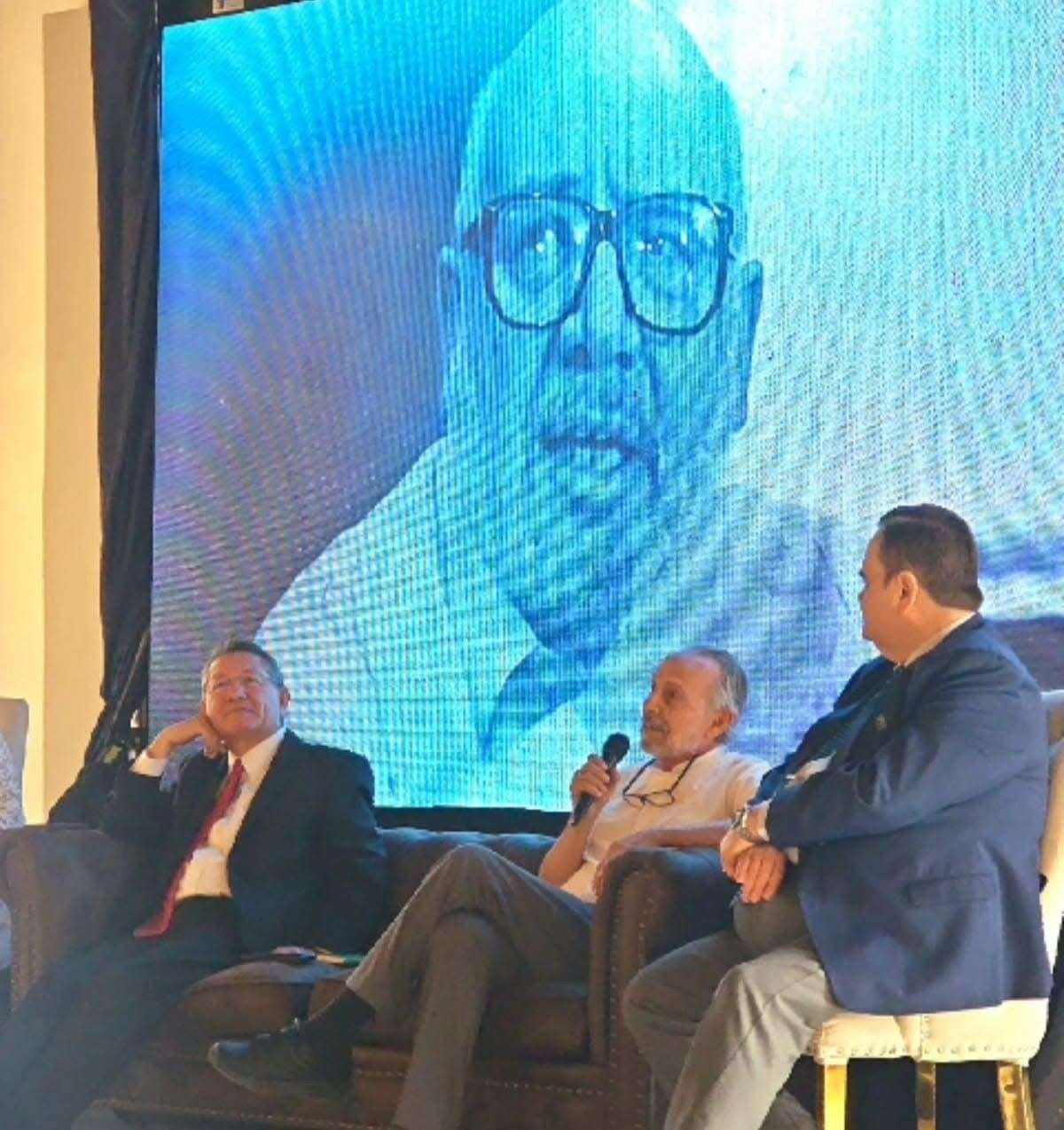 Presentan libro sobre ex alcalde Francisco Villarreal 