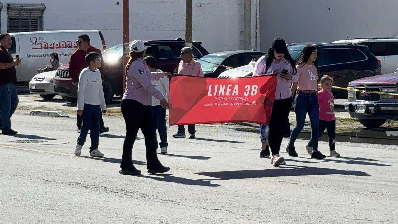 Toman trabajadores el centro de La ciudad en el Día del Trabajo 