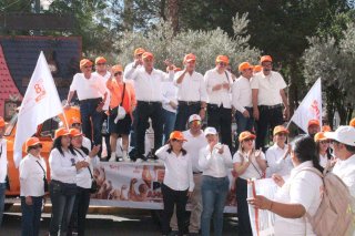Encabeza Eduardo Zendejas contingente de la Sección 8 en desfile