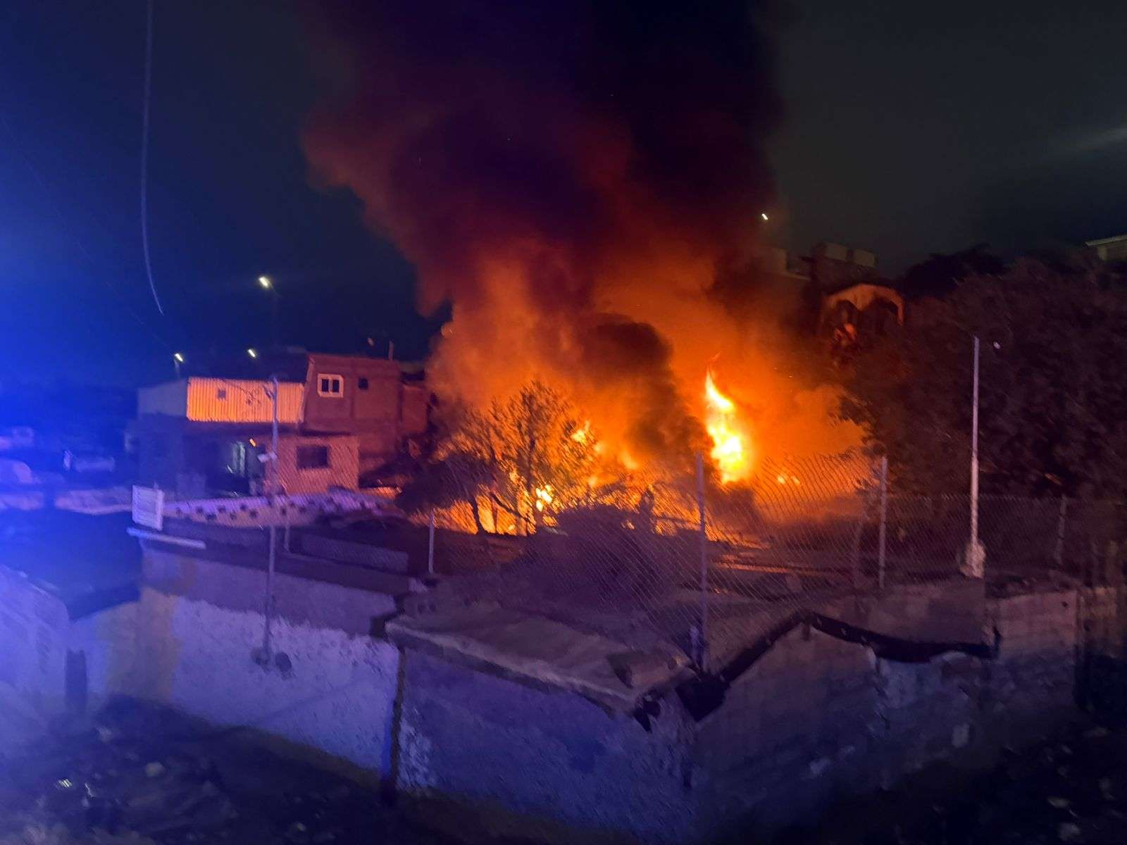 Muere adolescente en incendio de su casa en la colonia Luis Echeverría