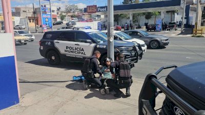 Atienden policías a hombre en estado de ebriedad en la Pacheco