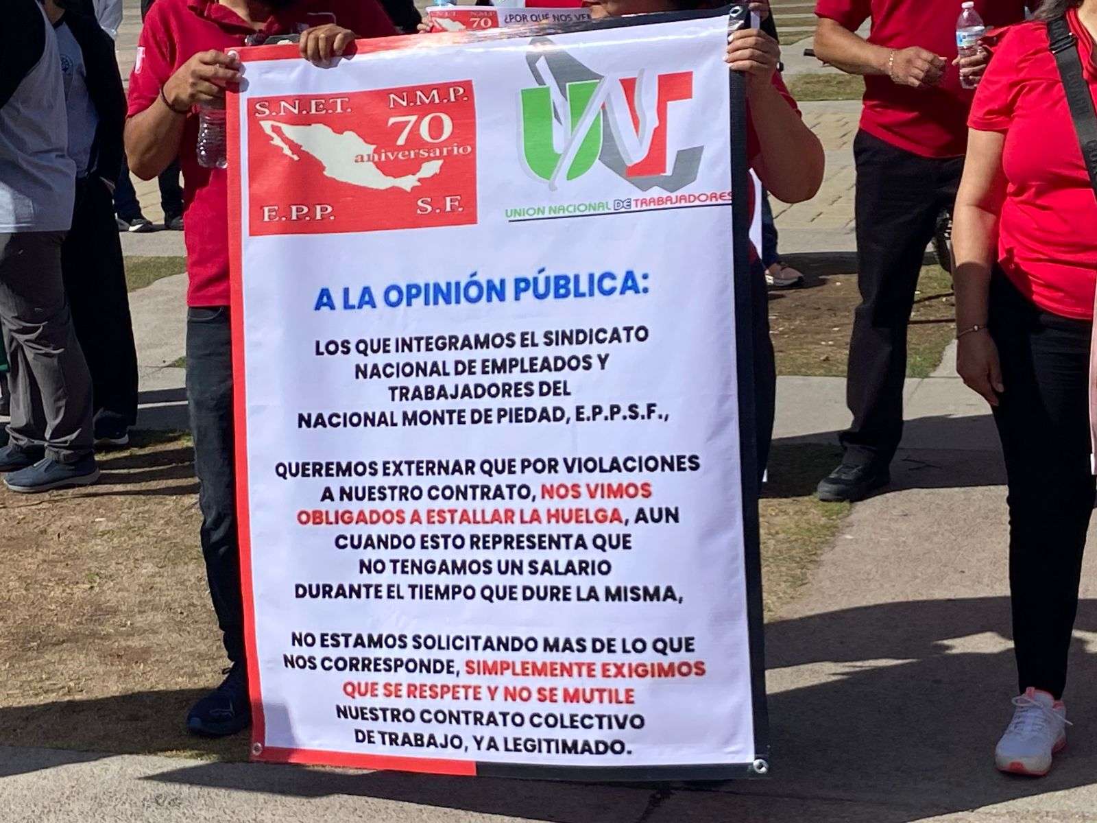 Protesta contingente de telefonistas y del Monte de Piedad en el Ángel