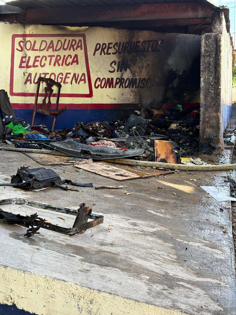 Se incendia taller de autos en la colonia Unidad Proletaria