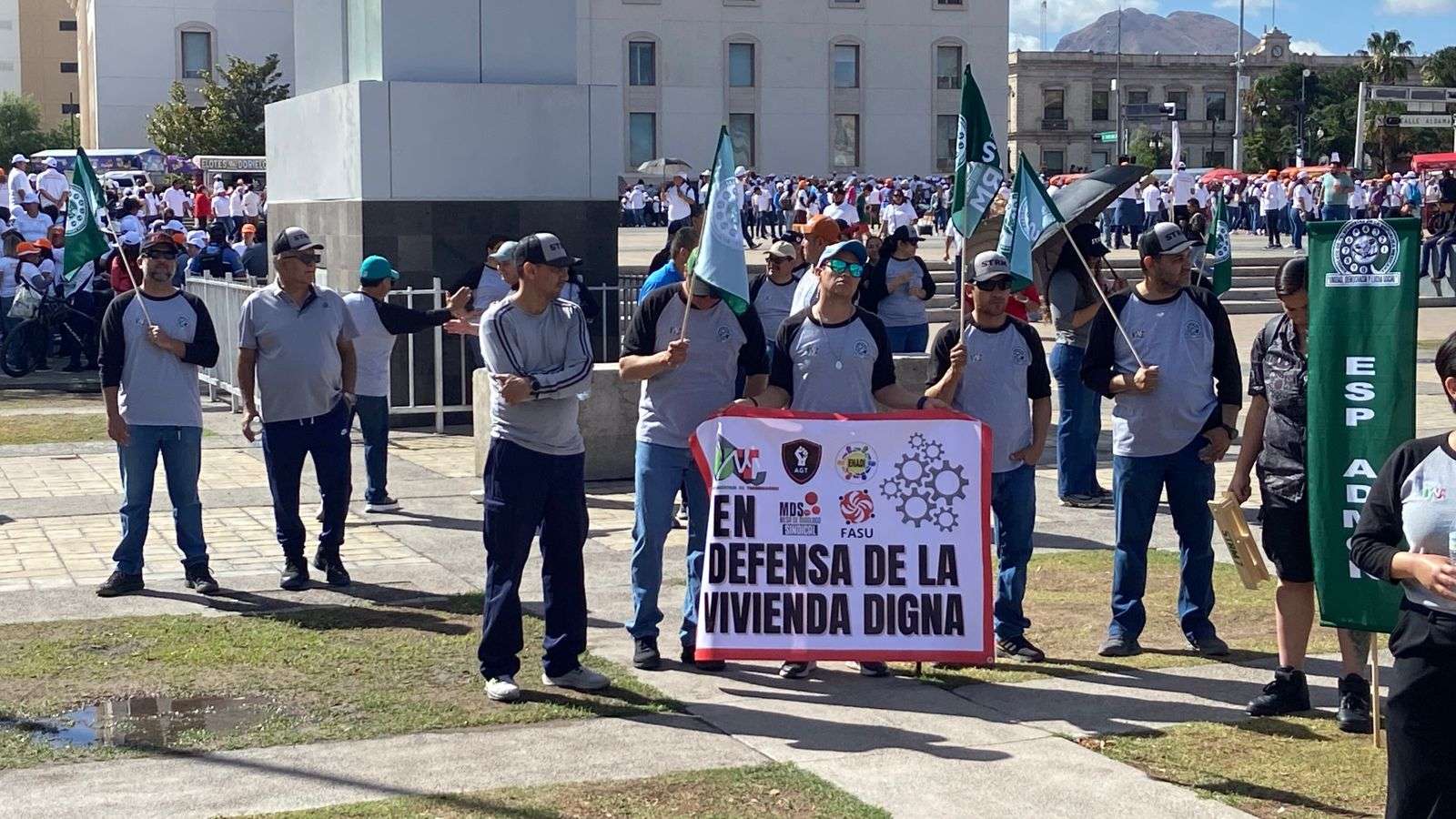 Protesta contingente de telefonistas y del Monte de Piedad en el Ángel