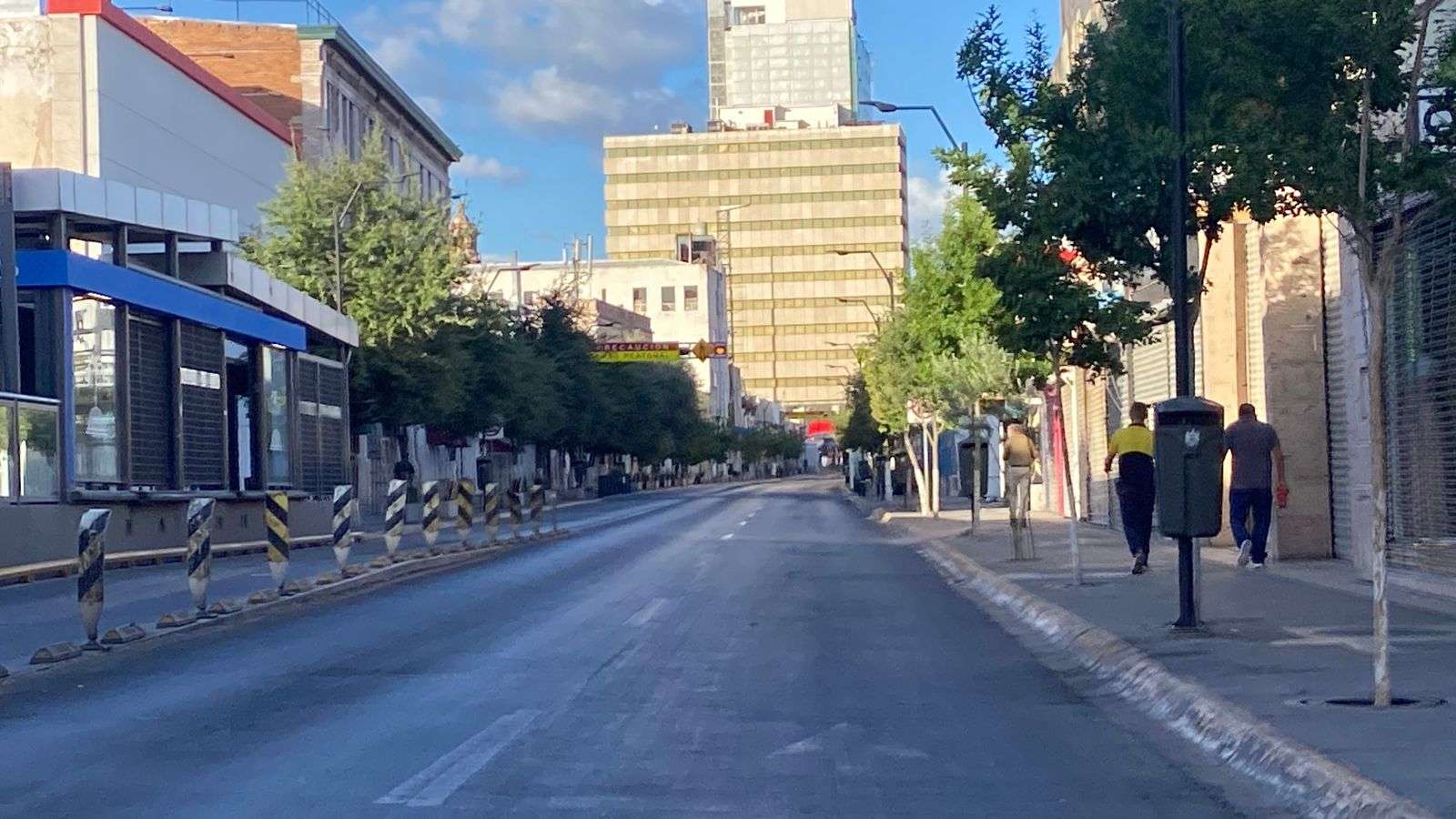 Lucen calles del centro vacías por día de asueto 