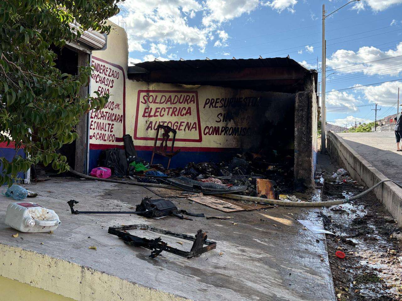 Se incendia taller de autos en la colonia Unidad Proletaria