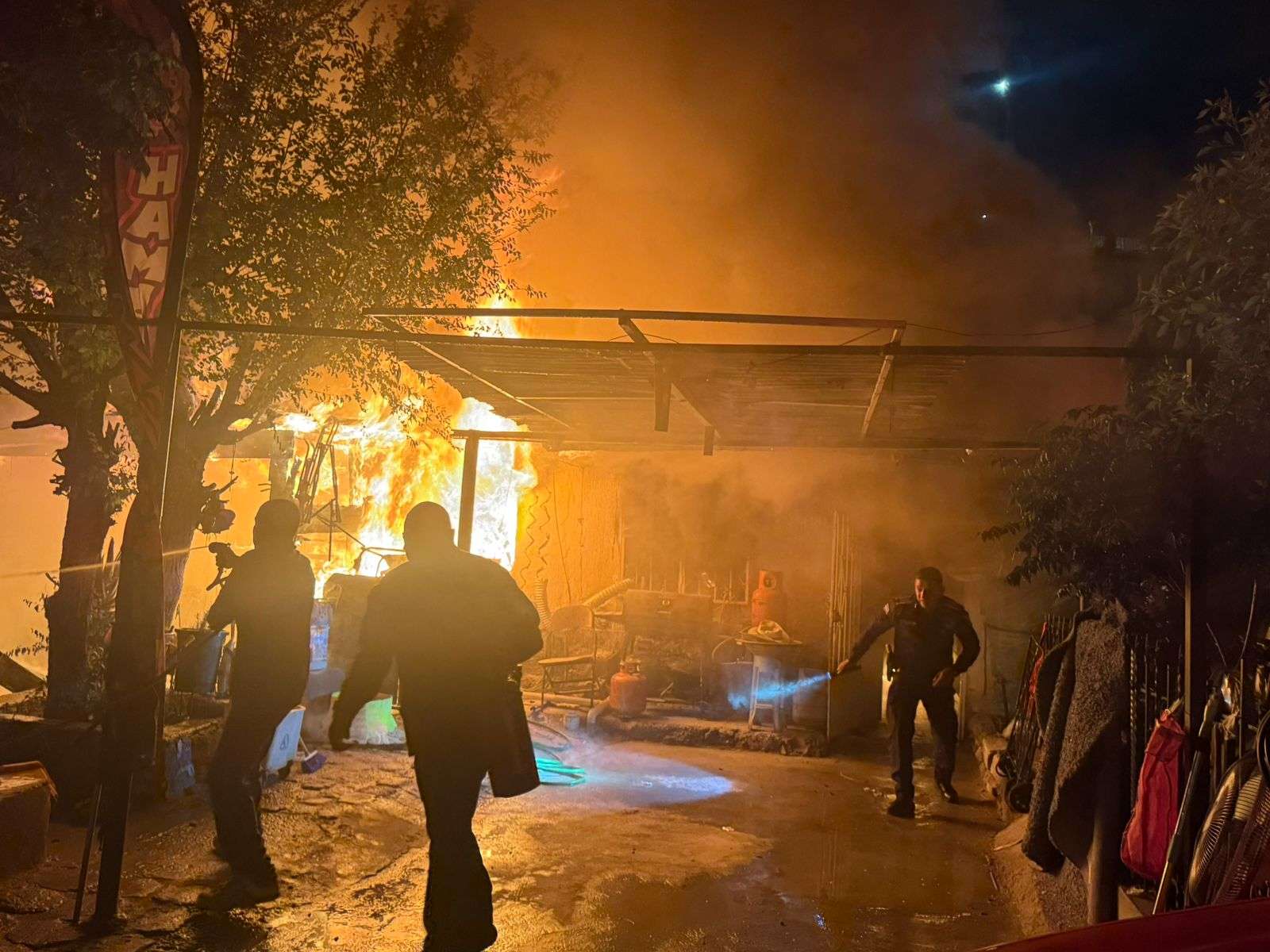 Muere adolescente en incendio de su casa en la colonia Luis Echeverría