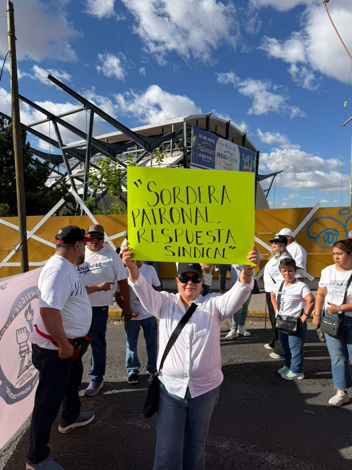 Reaparece Stauach en el desfile por el Día del Trabajo 