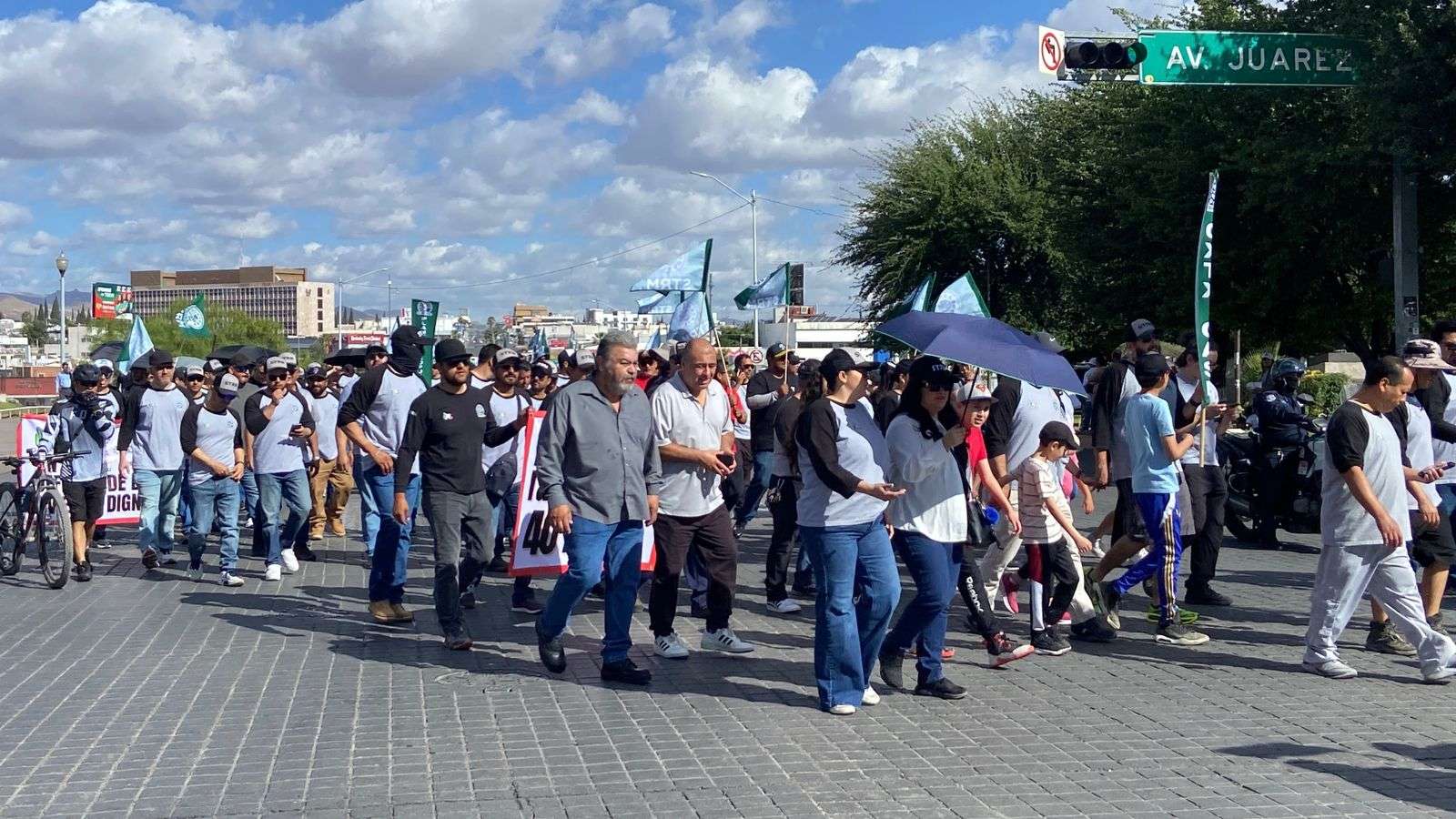 Protesta contingente de telefonistas y del Monte de Piedad en el Ángel