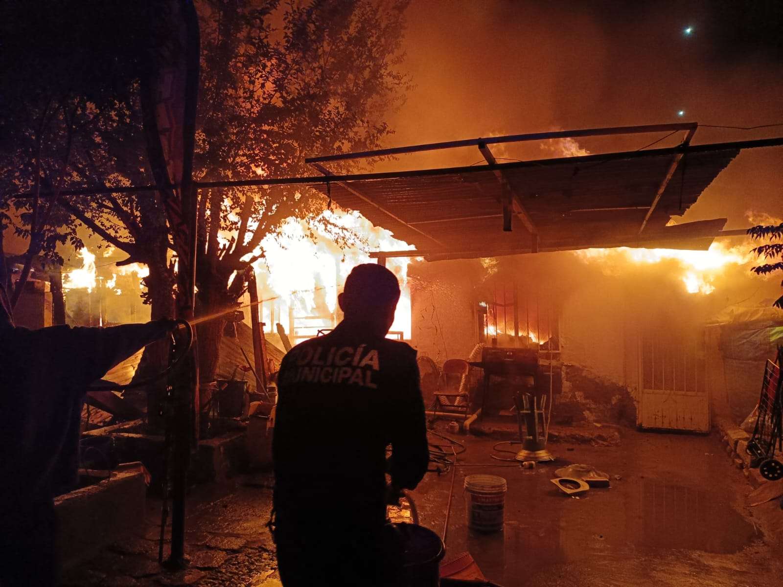 Muere adolescente en incendio de su casa en la colonia Luis Echeverría