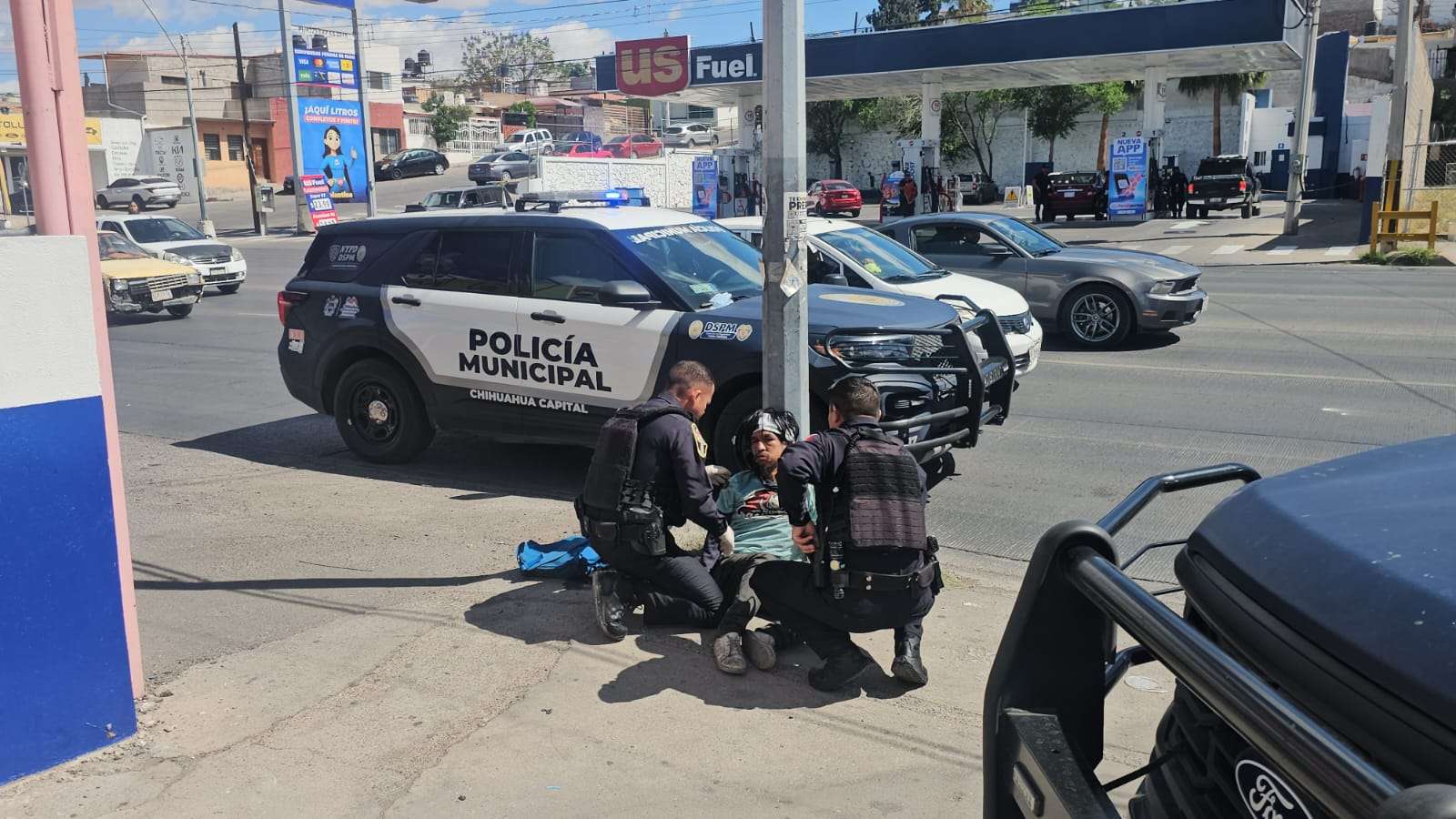 Atienden policías a hombre en estado de ebriedad en la Pacheco