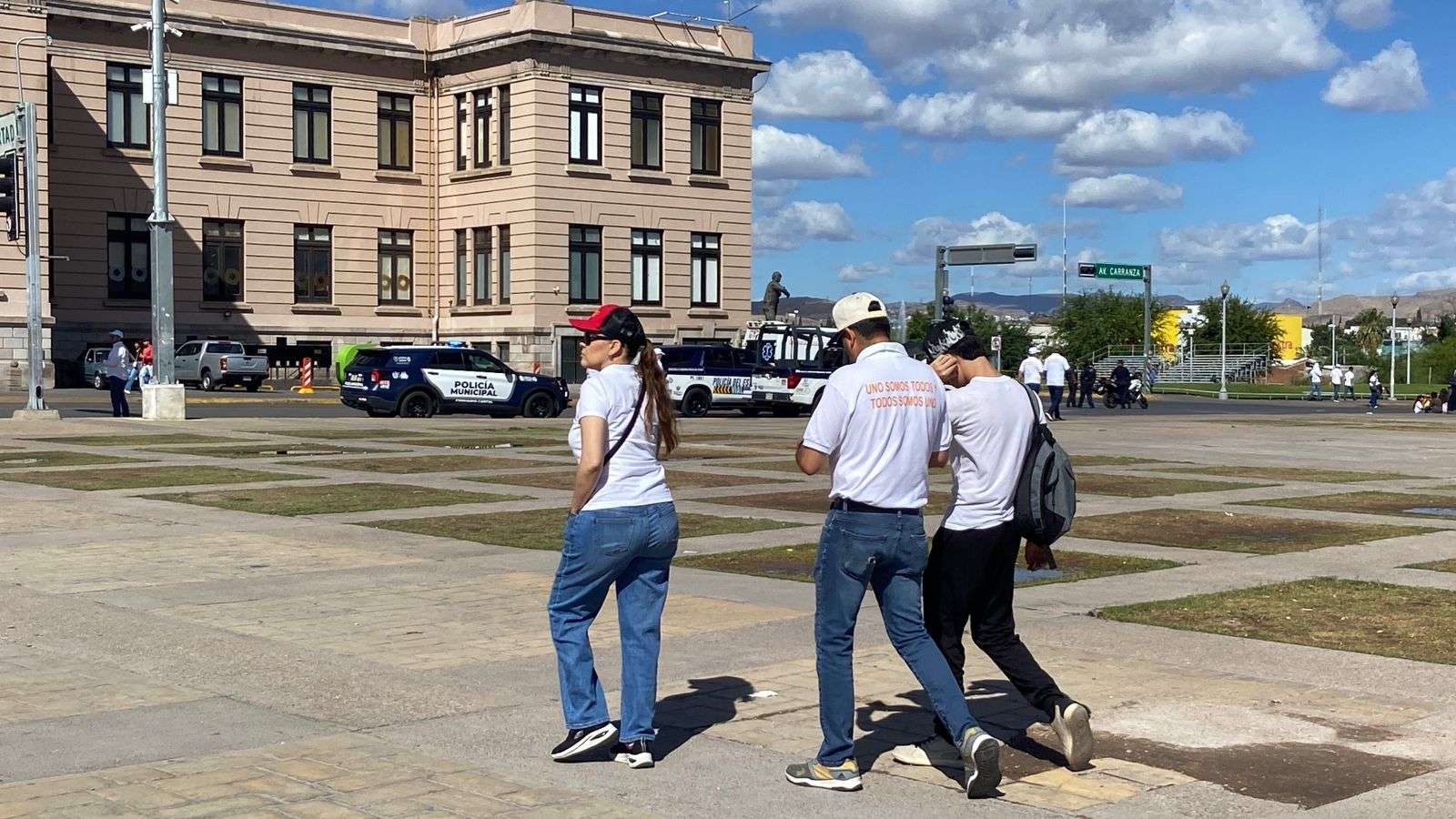 Se retiran maestros de Plaza del Ángel después de desfile