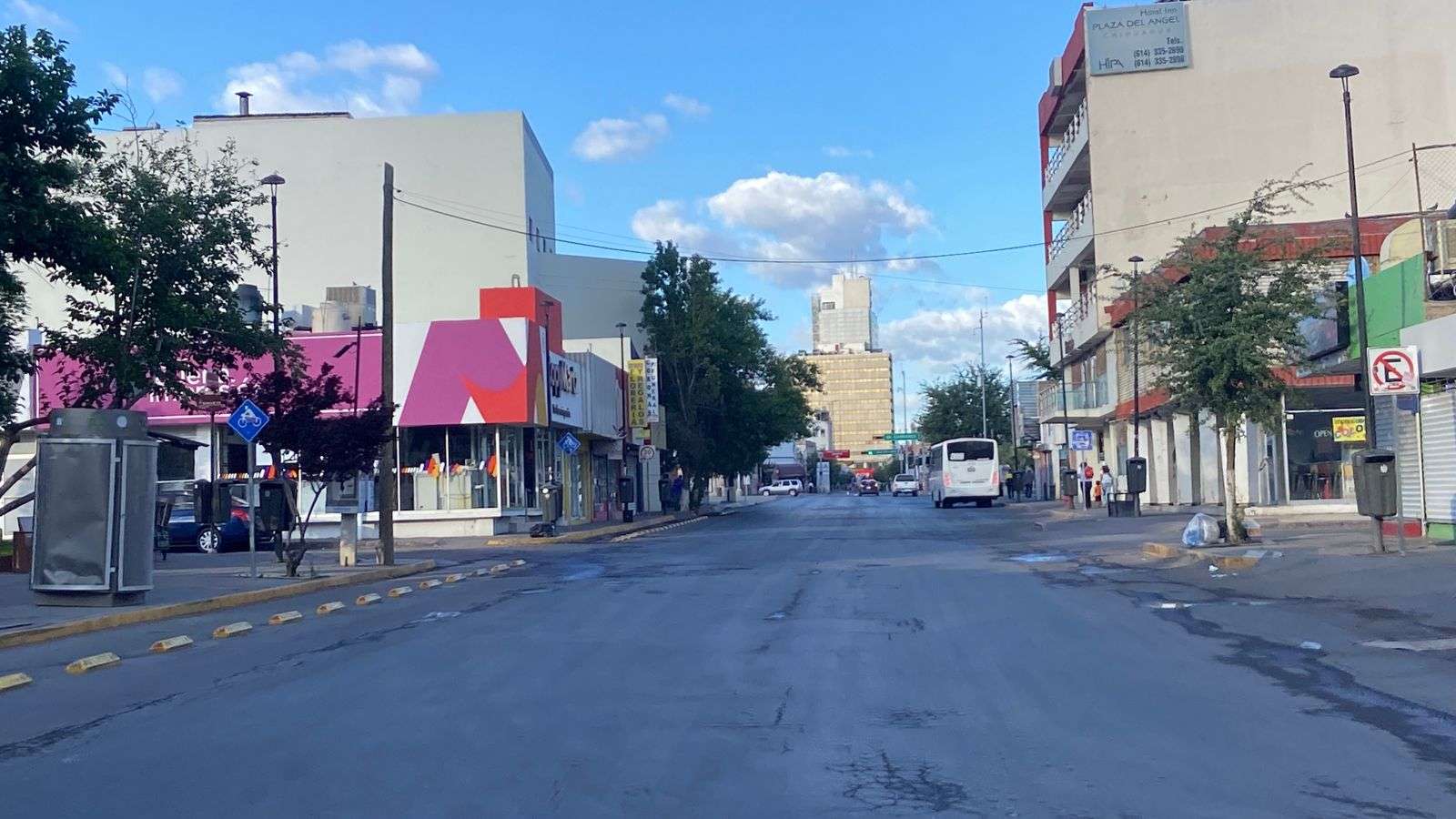 Lucen calles del centro vacías por día de asueto 