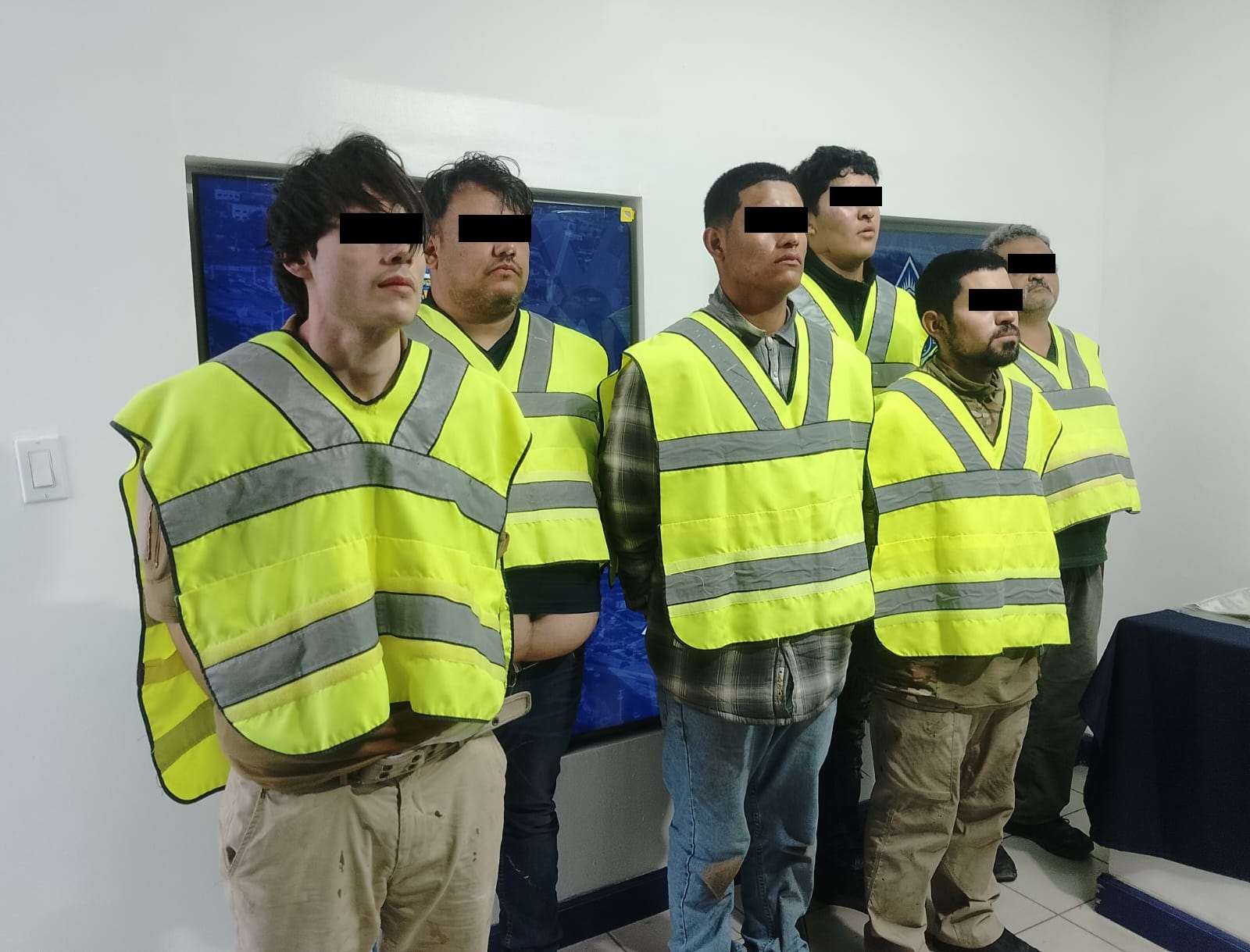 Detienen a seis por robar y secuestrar a varias personas en un salón de fiestas 