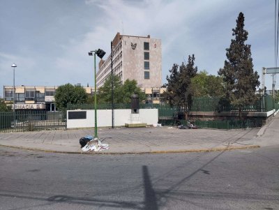 Toman personas sin hogar al Imss Morelos como hogar temporal 