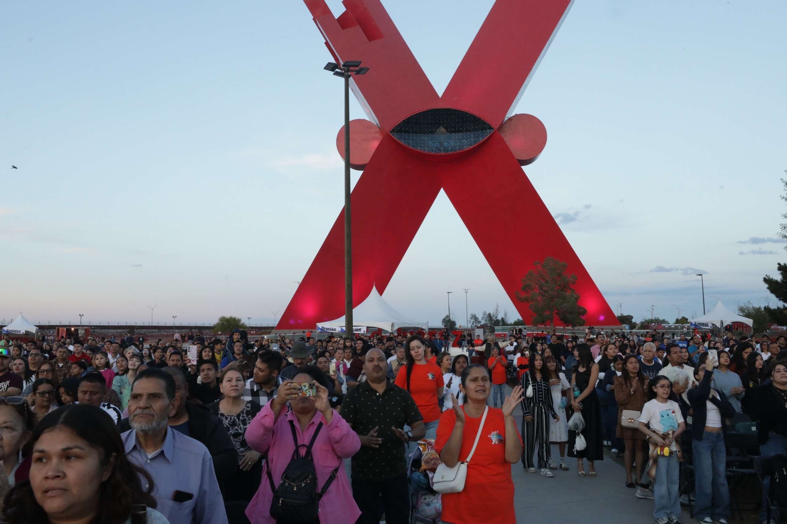 Reúne Aviva 2026 a 9 mil personas en la Explanada de la X