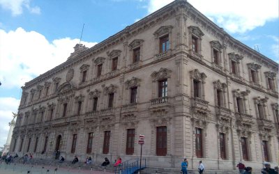 Cerrarán dependencias por asueto del 1 y 5 de mayo