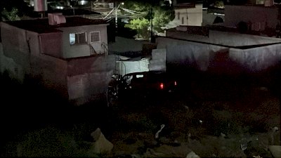 Intenta huir de choque y termina destrozando una casa al sur 