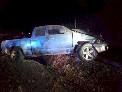 Huye tras apuntar a policía con un arma y volcar su vehículo en Cuauhtémoc