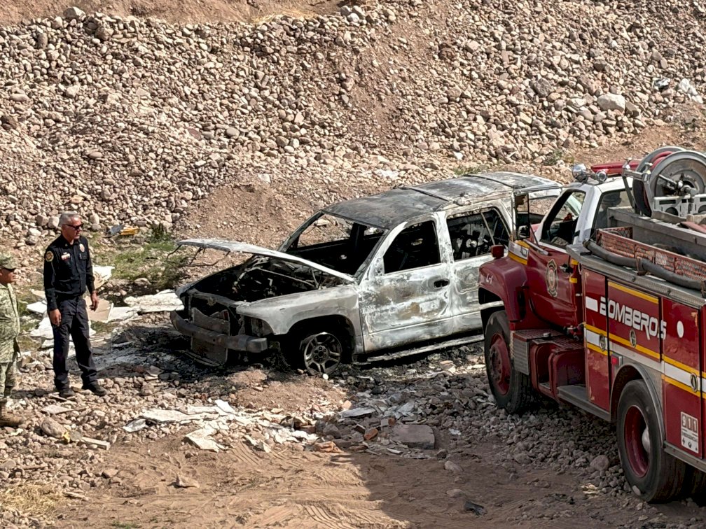 Hallan camioneta robada calcinada en arroyo de Jardines de Oriente