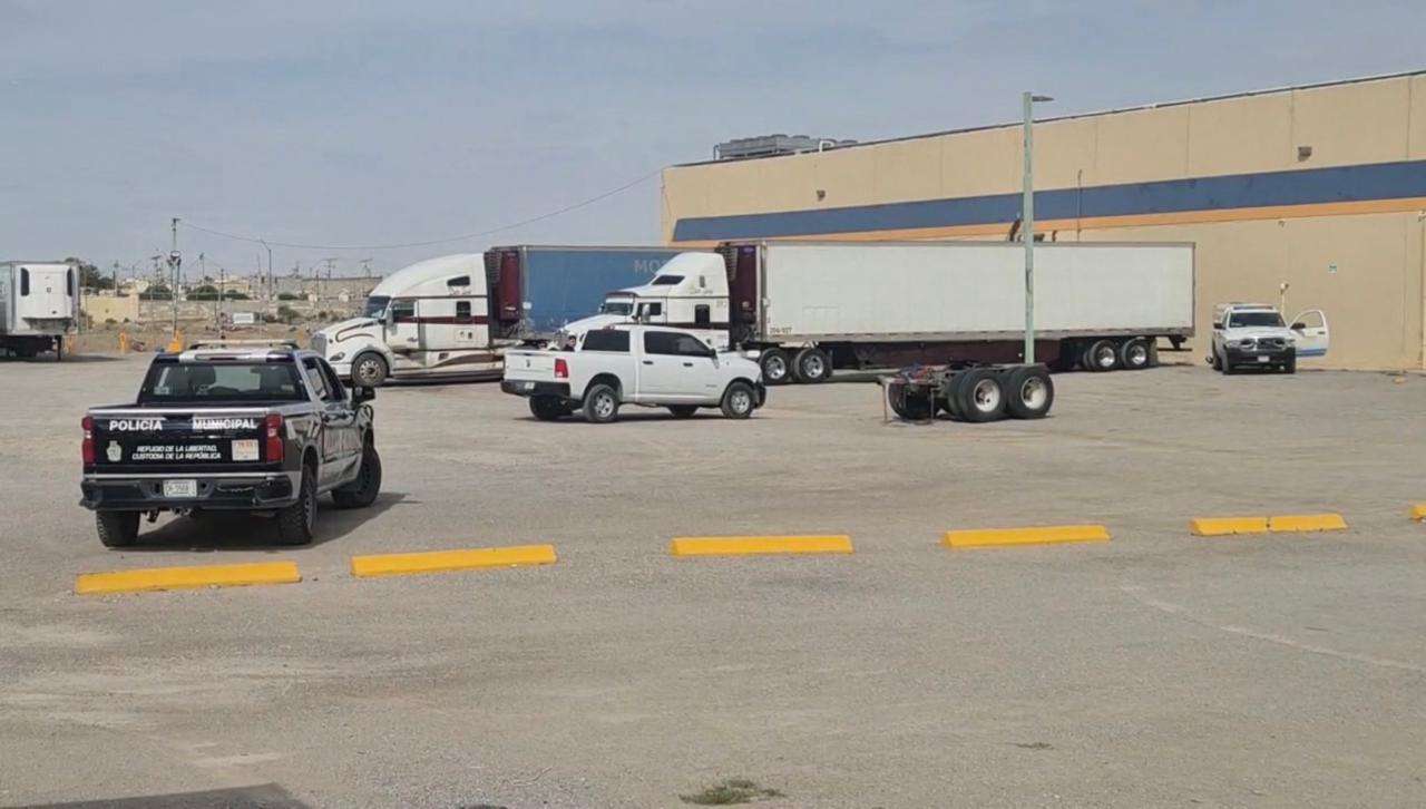 Muere chofer de tráiler en estacionamiento de maquiladora