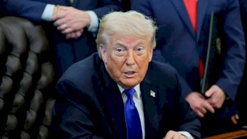 Suspende Trump operativo para escoltar buques en estrecho de Ormuz