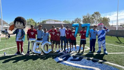 Entrega Marco Bonilla cancha de fútbol rápido en la Secundaria Técnica 77 