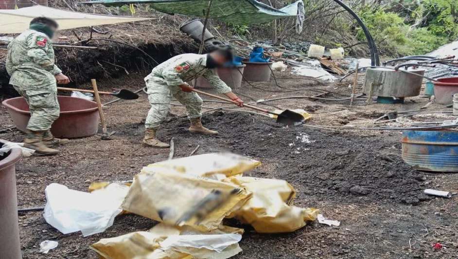 Aseguraron 50 toneladas de precursores en narcolaboratorio: FGR
