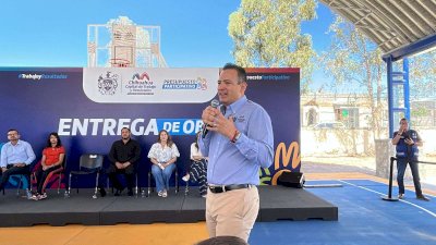 Entrega Marco Bonilla domo en la Primaria César Sandino