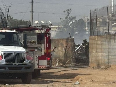 ¡Otra vez! reaviva incendio en recicladora de la Juan Pablo II