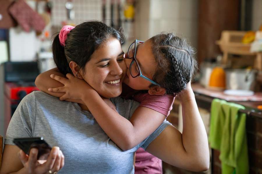 Tienen casi 60% de las madres en México un empleo precario