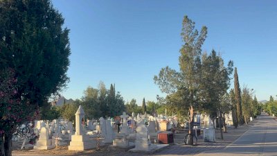 Alistan las flores y el recuerdo: Panteones listos para el Día de las Madres