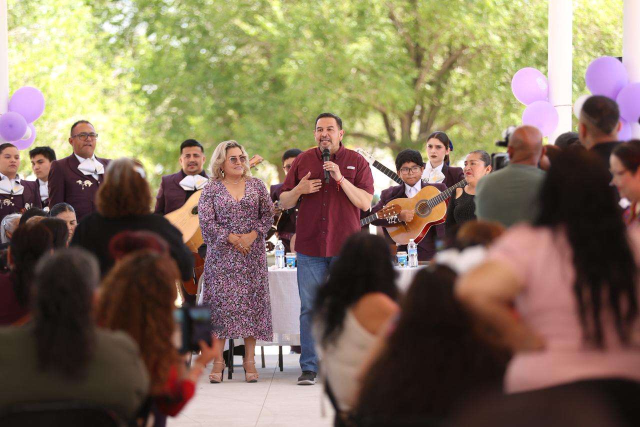 Celebra alcalde a las madres de Horizontes de Sur 