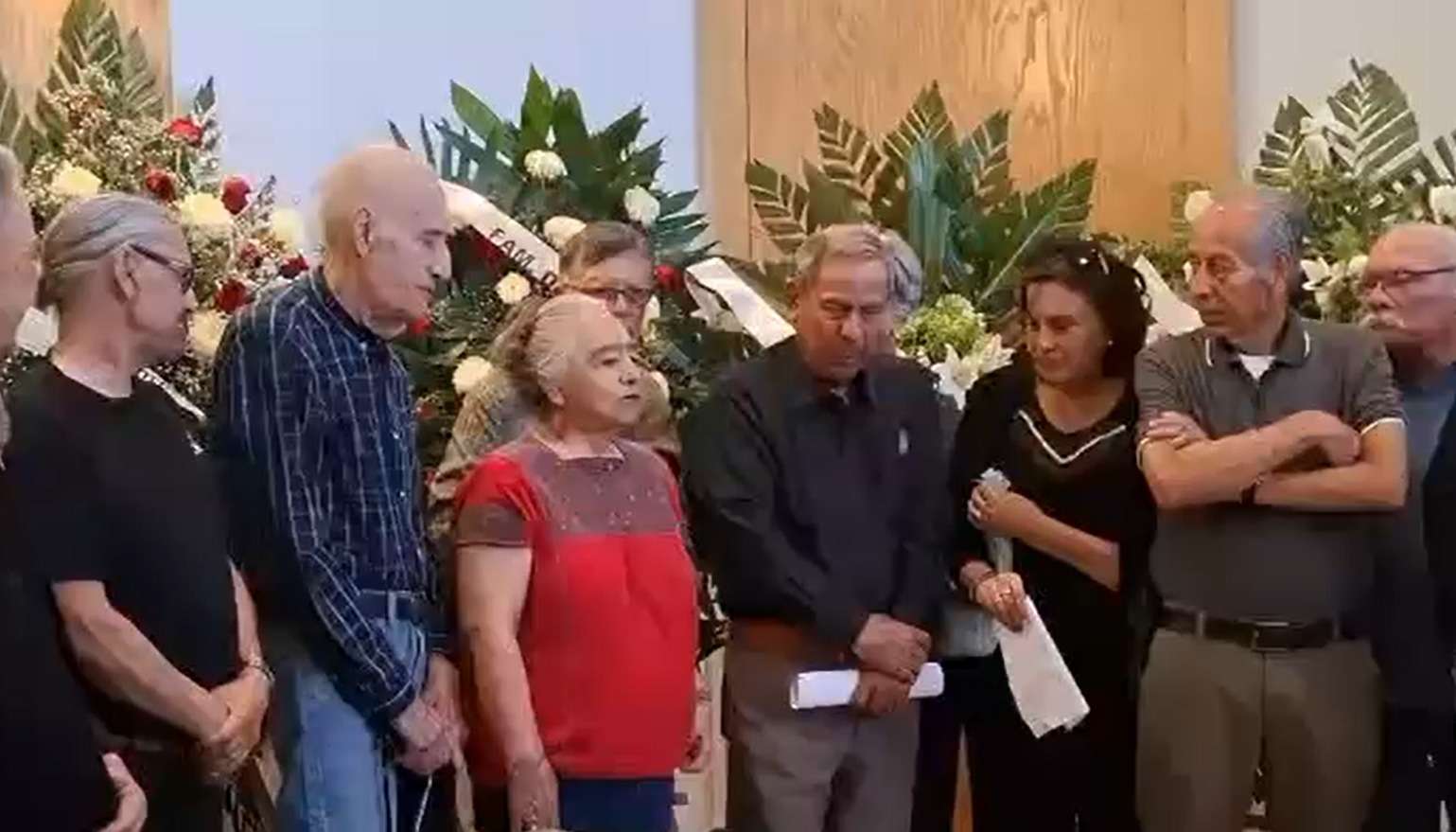 Destacan a Obdulia como pilar en la vida del Profe Becerra