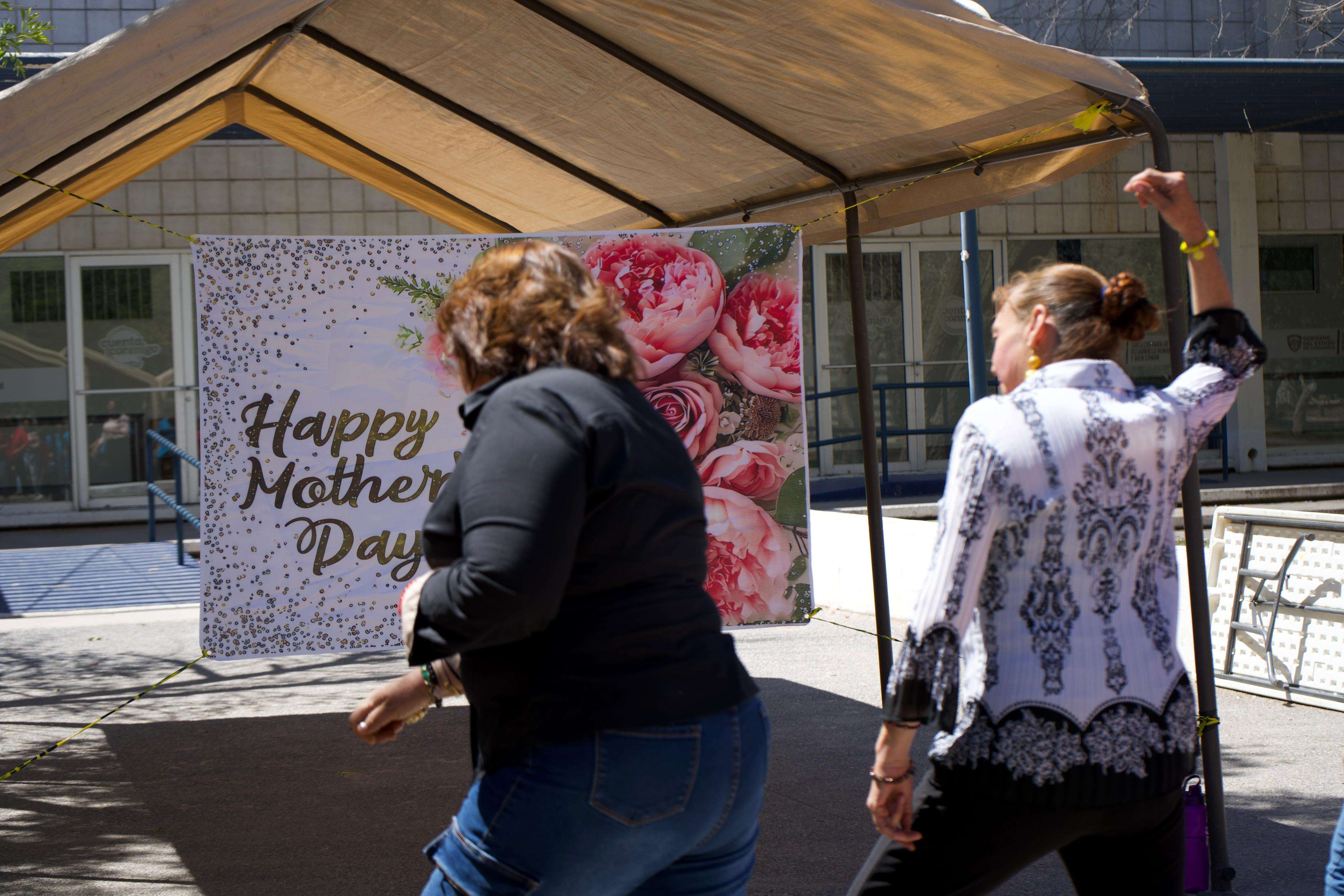 Celebran a madres en convivencia con adultos de la Casa de los Abuelos