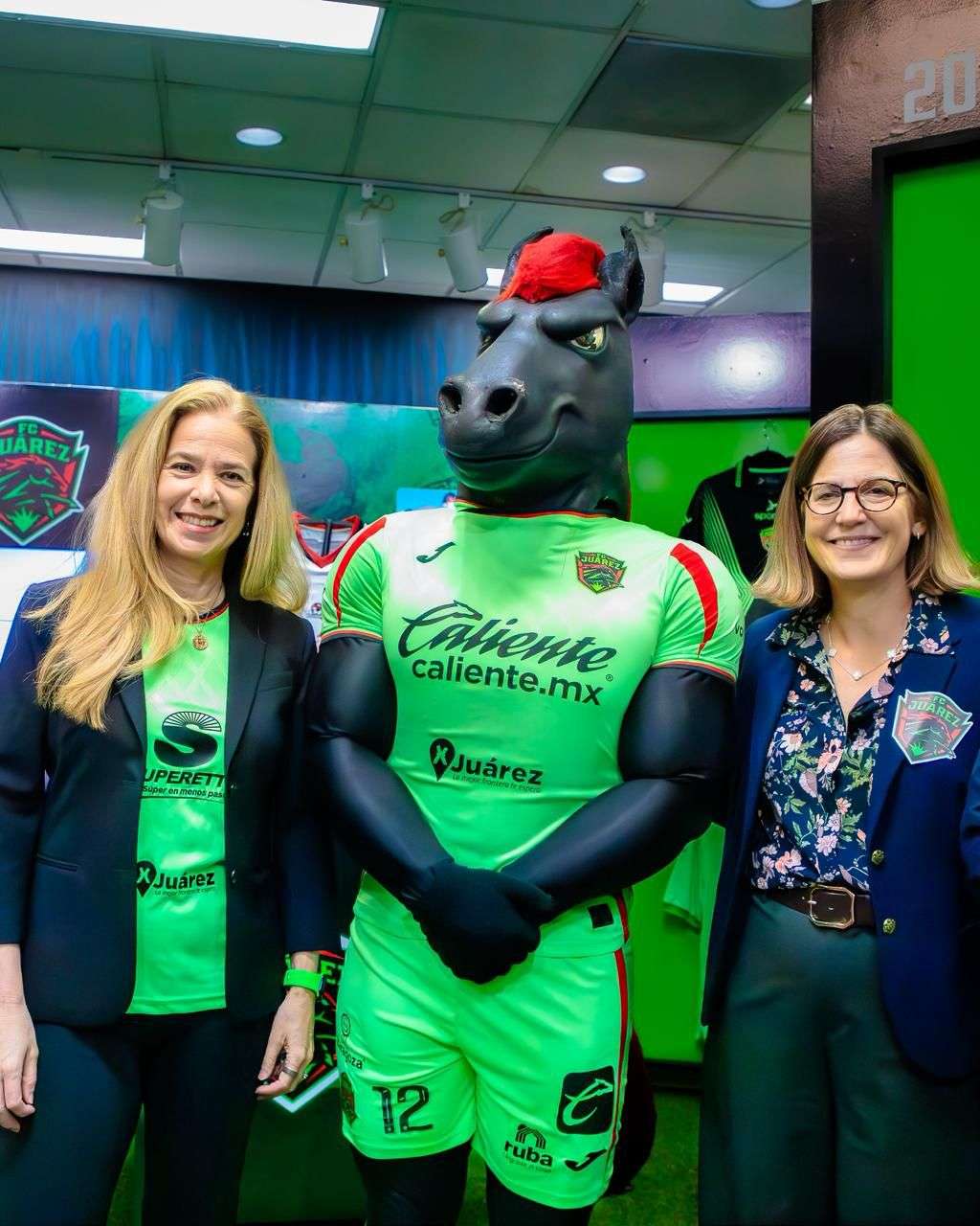 Inauguran la Exposición Frontera que Late Pasión por el Futbol’