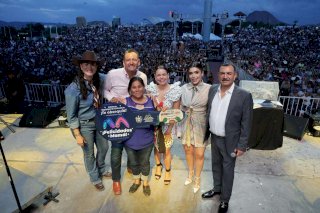 Reconoce Alcalde a mamás de Chihuahua en Orquestándola Norteño Sinfónico 