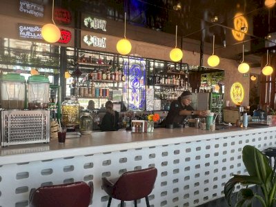 Celebra Nómada a mamás en entre filas, música y bebidas gratis