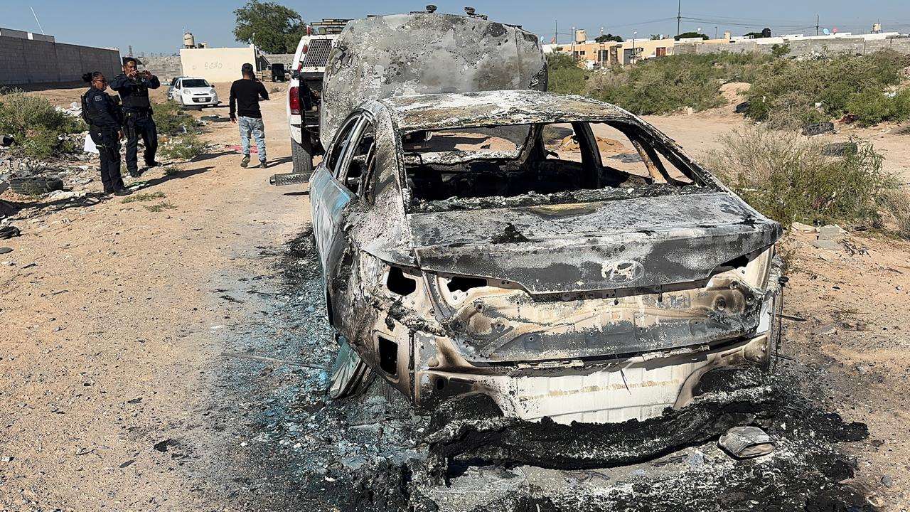 Roban e incendian vehículo en Cerradas de San Ángel