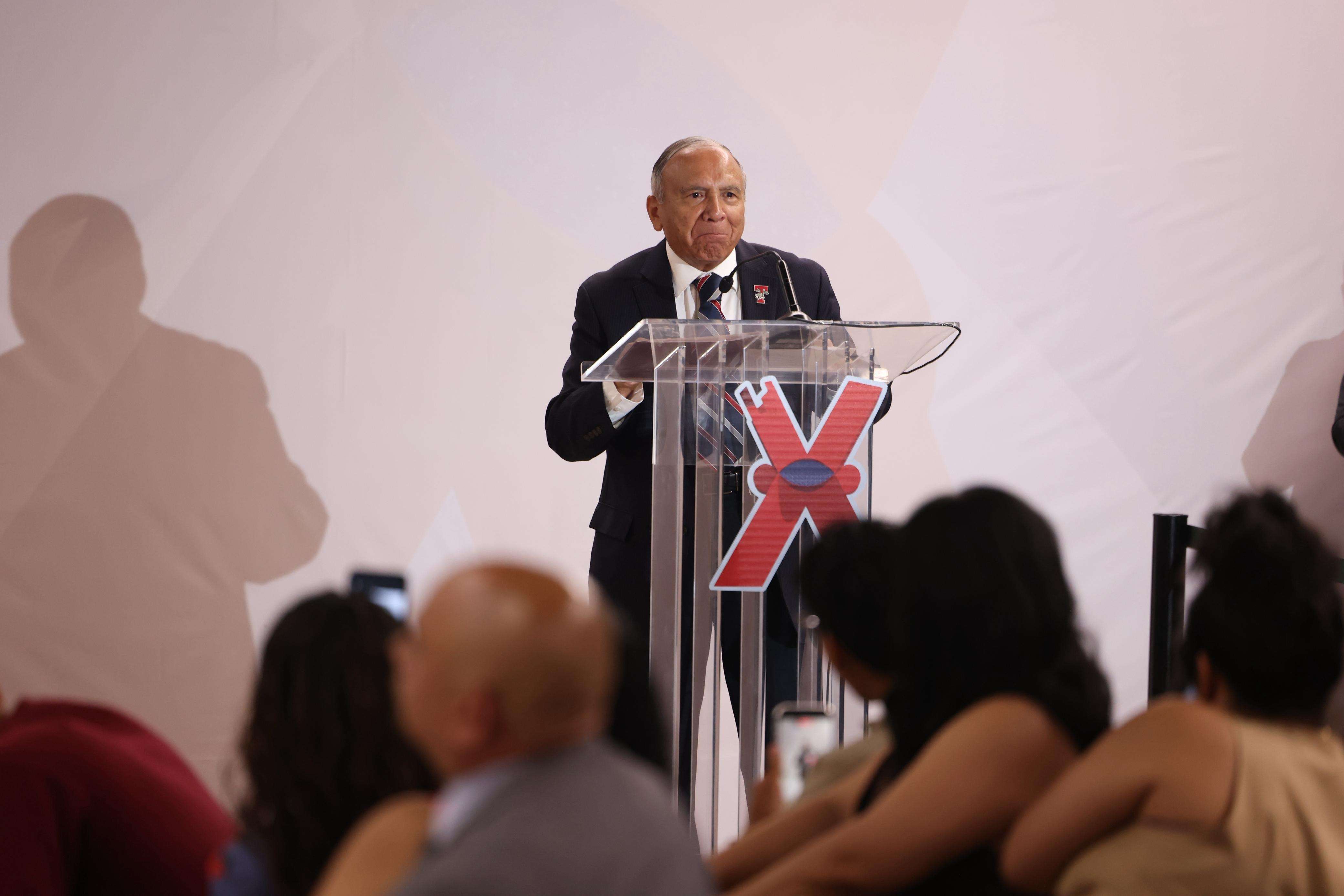 Aprueban renombrar parque en honor a primer egresado titulado del ITCJ