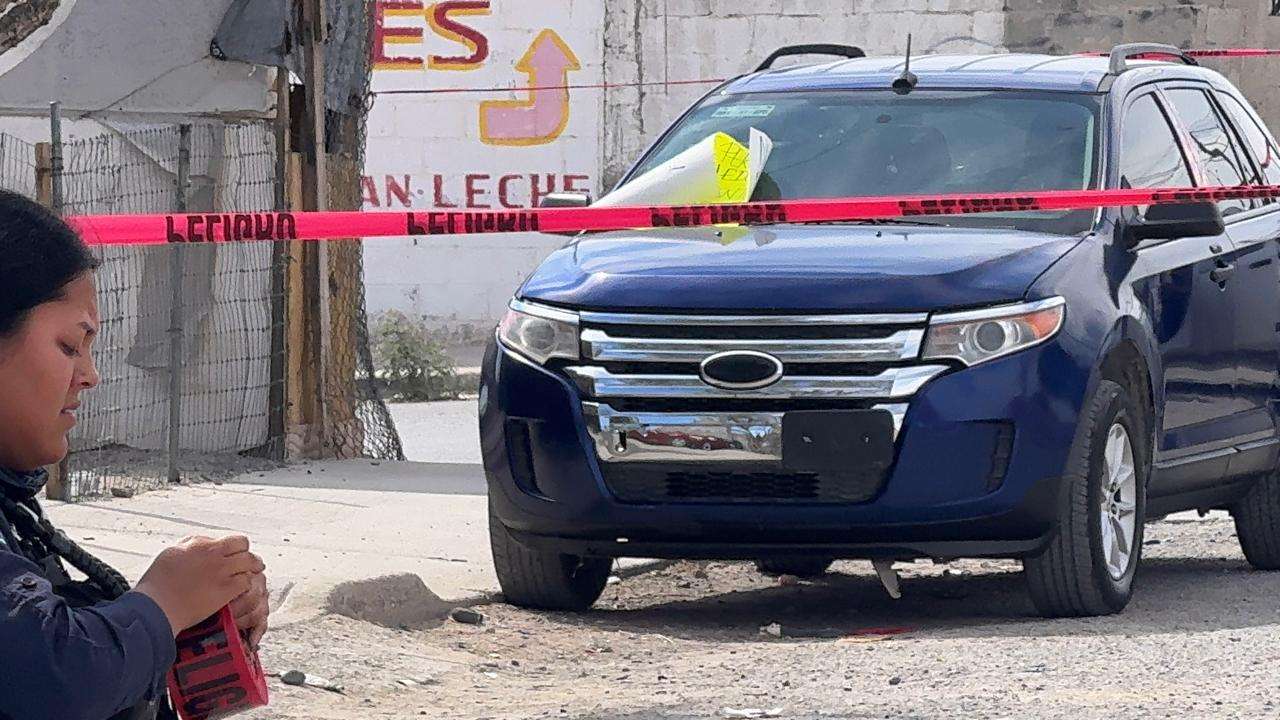 Balean vehículo y dejan narcomensaje en El Sauzal 