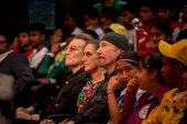 Sorprende U2 junto a Sheinbaum; encabezan evento de futbol infantil