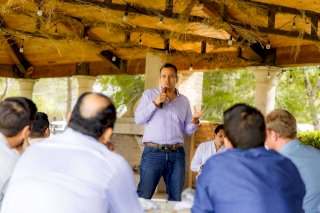 Llama Marco Bonilla a la unidad ante empresarios de Cuauhtémoc